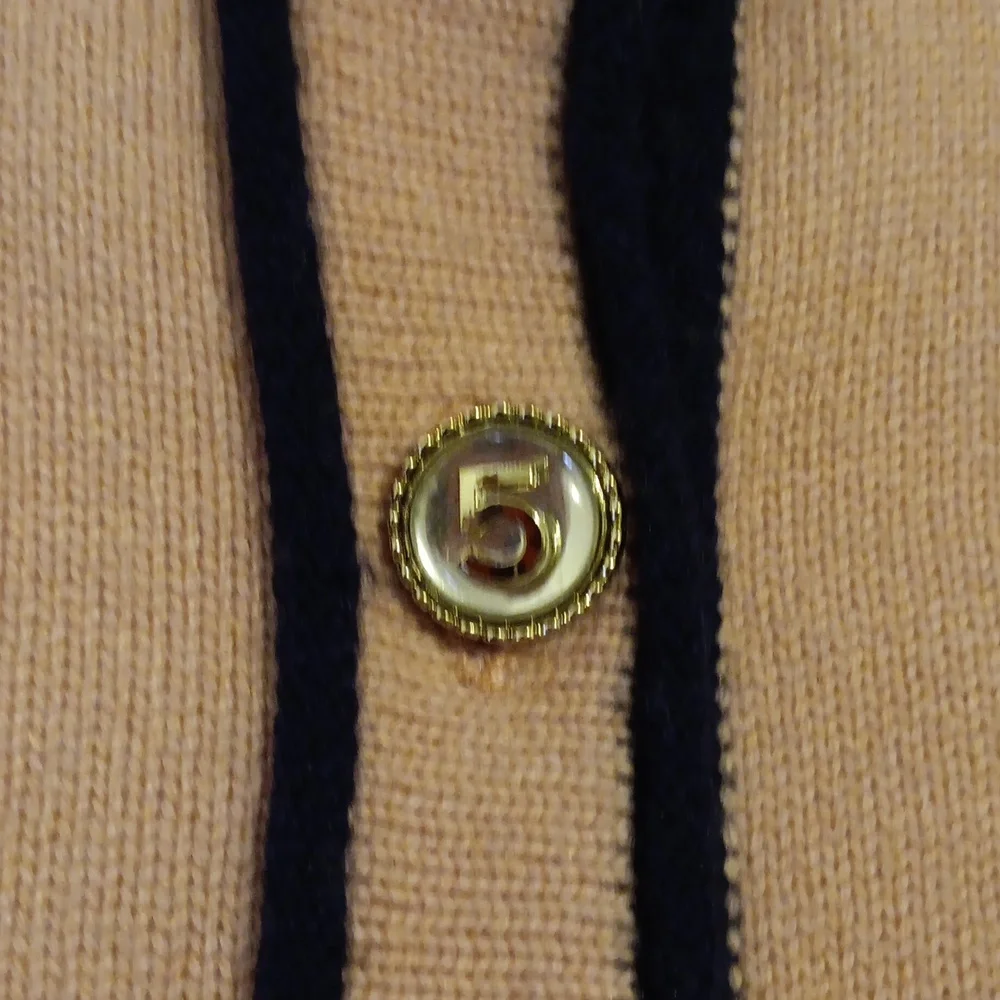 Authentic Chanel 21S Pink Runway Cardigan 36 EUC - Picture 4 of 10